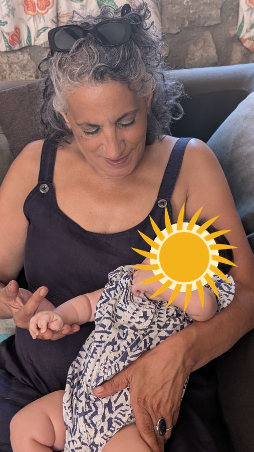 Jamila avec son petit-fils